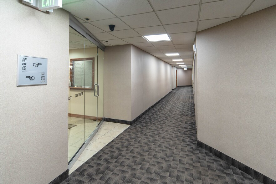 More Photos Of 43494 Woodward Ave, Bloomfield Hills Medical For Lease