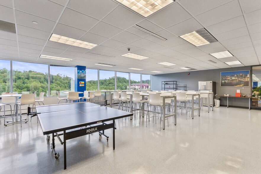 More Photos Of 1 Penn Center Blvd, Pittsburgh Unknown For Lease