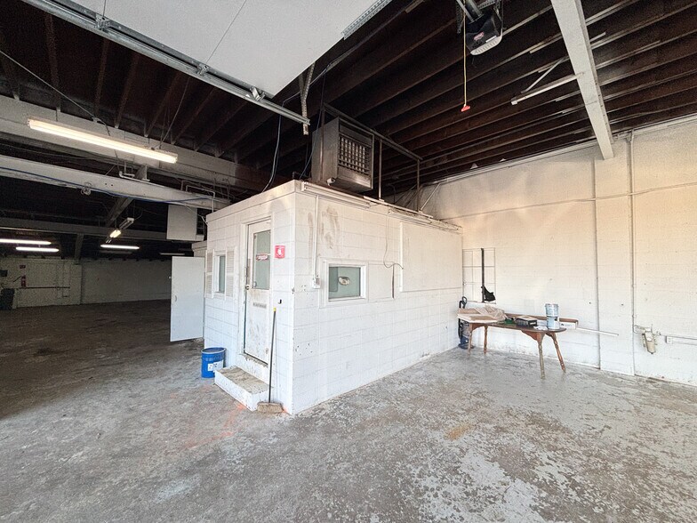 More Photos Of 1460 N Forest Ave, Springfield Auto Repair For Sale