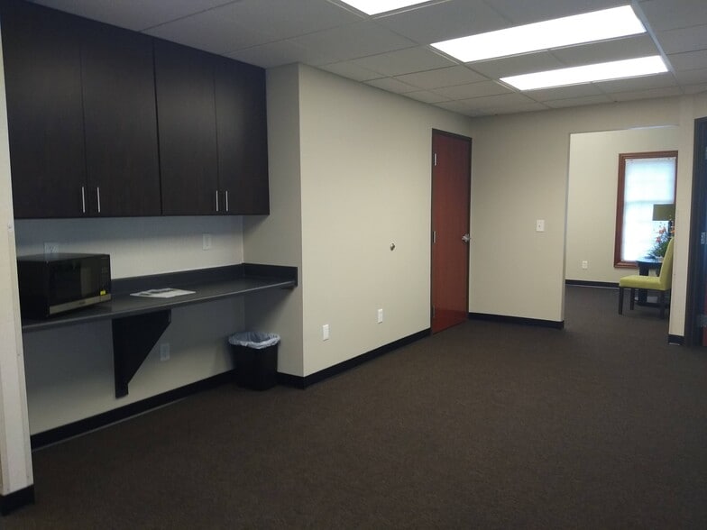 More Photos Of 805 Hillsdowne Rd, Westerville Medical For Sale