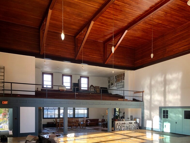 More Photos Of 7809 NE Everett St, Portland Religious Facility For Sale