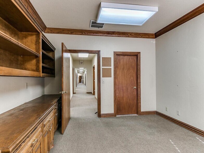More Photos Of 1220 S Santa Fe Ave, Edmond Medical For Sale