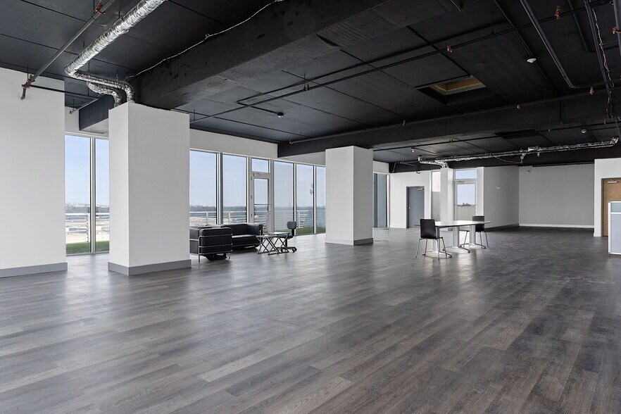 More Photos Of 10450 NW 33rd St, Doral Office For Sale