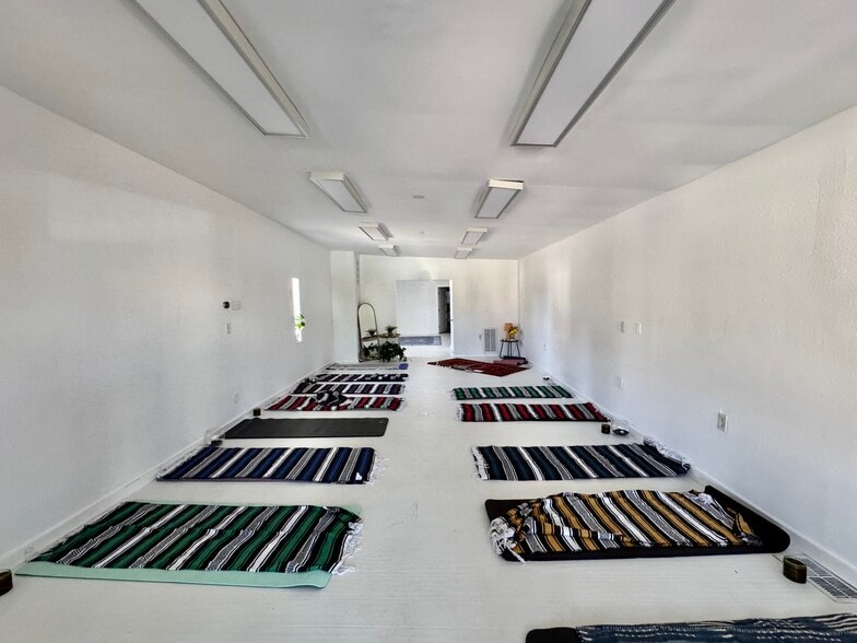 More Photos Of 1507 W North Loop Blvd, Austin Freestanding For Lease