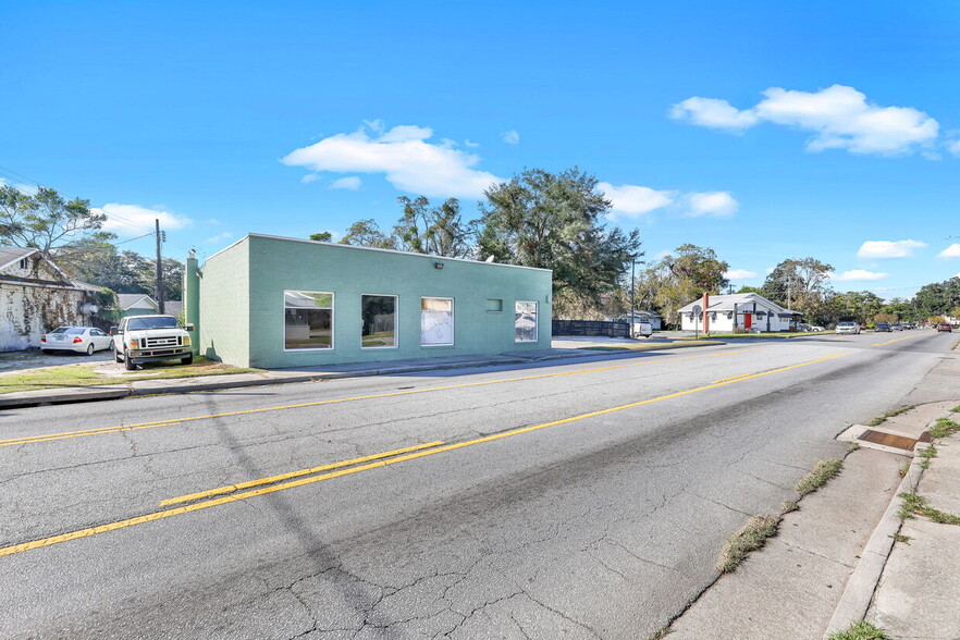 More Photos Of 2203 Skidaway Rd, Savannah Freestanding For Sale