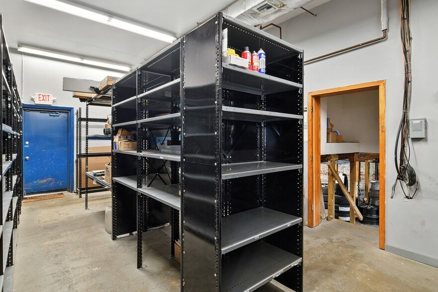 More Photos Of 48 Damon Rd, Northampton Auto Dealership For Lease