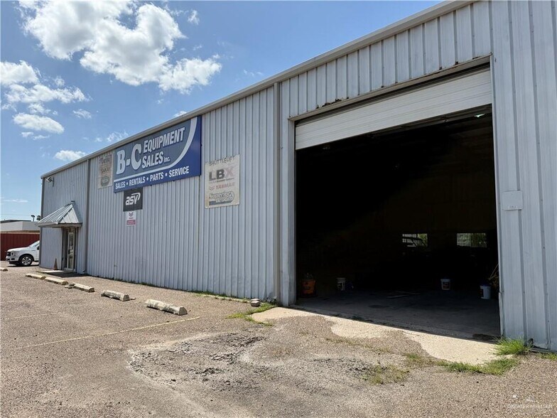 More Photos Of 110 E Expressway 83, La Feria Warehouse For Sale
