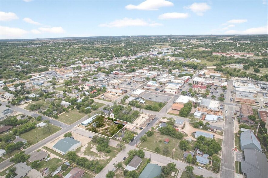 More Photos Of 401 E 6th St, Lampasas Warehouse For Sale