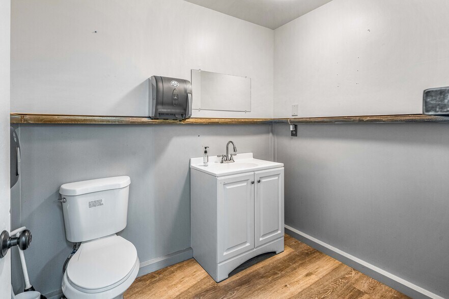 More Photos Of 1033 Avenue D, Snohomish Storefront For Lease