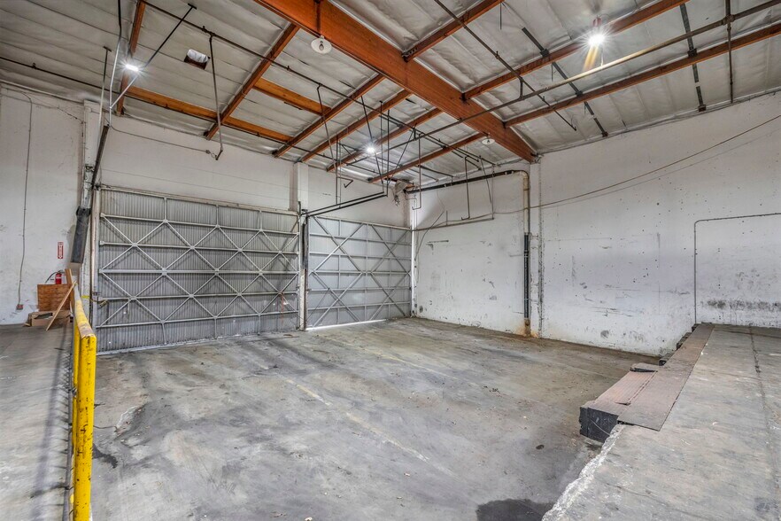 More Photos Of 18737 S Reyes Ave, East Rancho Dominguez Distribution For Sale