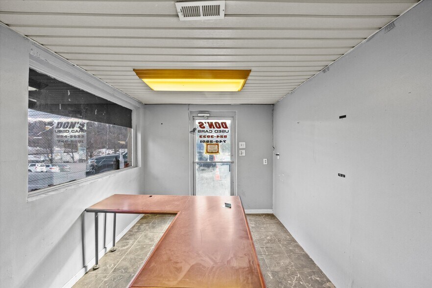 More Photos Of 2845 Western Ave, Knoxville Auto Repair For Sale