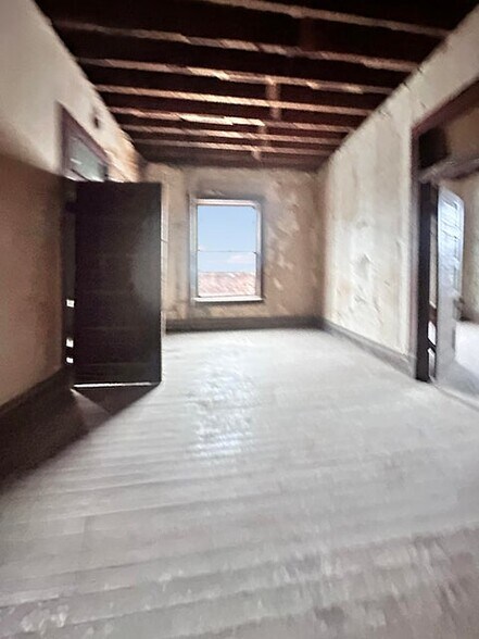 More Photos Of 200 S 3rd St, Leesville Hospitality For Sale