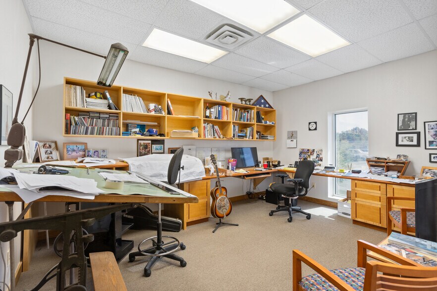 More Photos Of 328 Thomas Pl, Everman Manufacturing For Sale