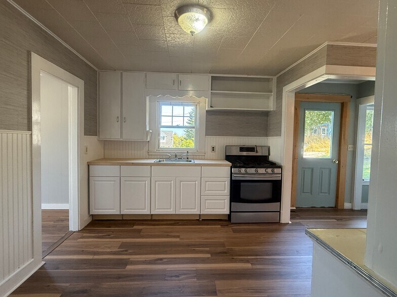 More Photos Of 36 Green Head Rd, Stonington Apartments For Sale