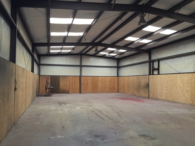 More Photos Of 13626 Ann Louise Rd, Houston Warehouse For Sale