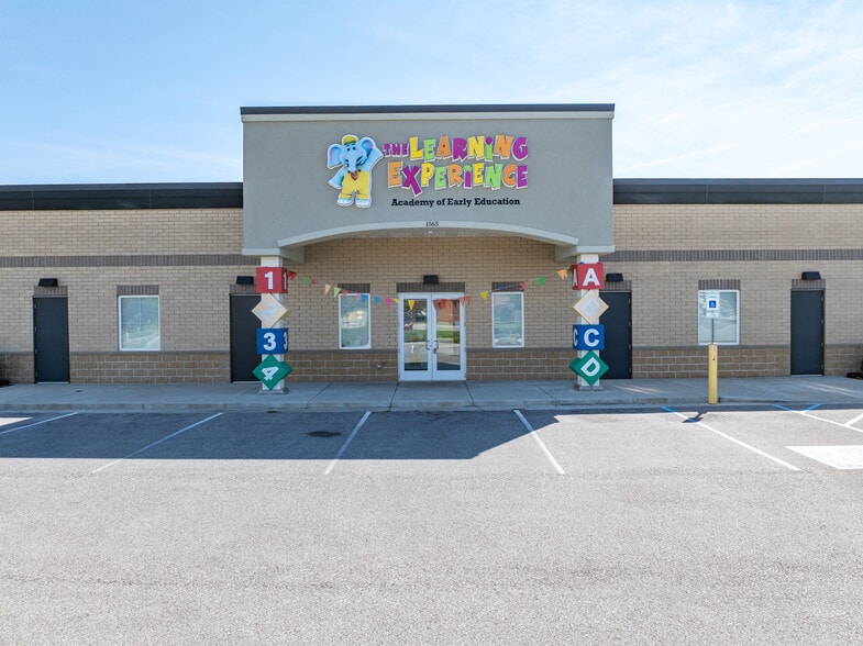 Primary Photo Of 1565 W Smokey Row Rd, Greenwood Freestanding For Sale