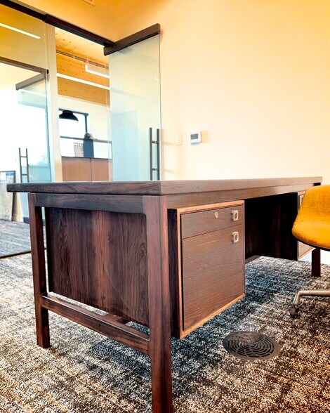 More Photos Of 2422 E 7th St, Austin Office For Lease