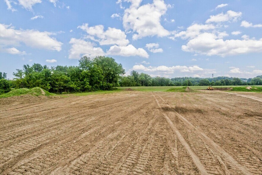 More Photos Of 166-186 Ashley Ave, West Springfield Land For Lease