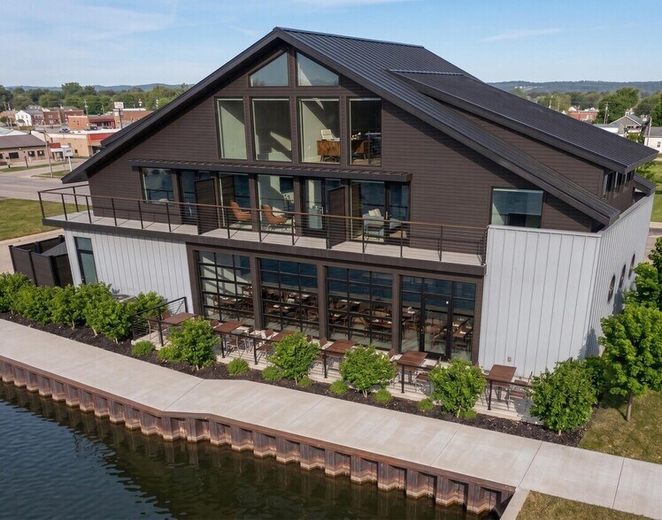 More Photos Of 640 Water St, Saugatuck Storefront For Lease
