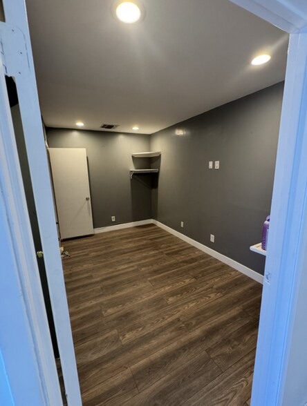More Photos Of 7868 Santa Monica Blvd, West Hollywood Storefront For Lease