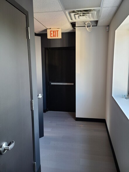 More Photos Of 183 Mineola Blvd, Mineola Medical For Sale