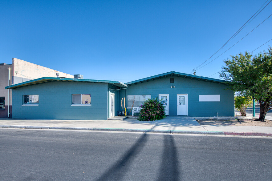 Primary Photo Of 722 Lincoln Ave, Clovis Veterinarian Kennel For Sale