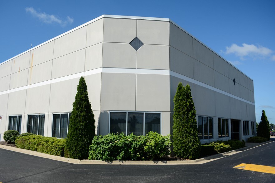 More Photos Of 26735 W Commerce Dr, Volo Warehouse For Sale