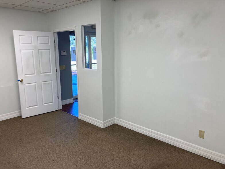 More Photos Of 21422 Carson Dr, Land O' Lakes Warehouse For Sale