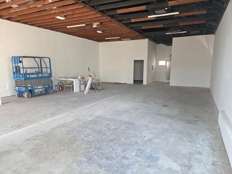 More Photos Of 1141-1151 Manhattan Ave, Manhattan Beach Storefront For Lease