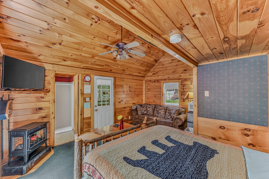 More Photos Of 218 US Route 3, Lincoln Hospitality For Sale