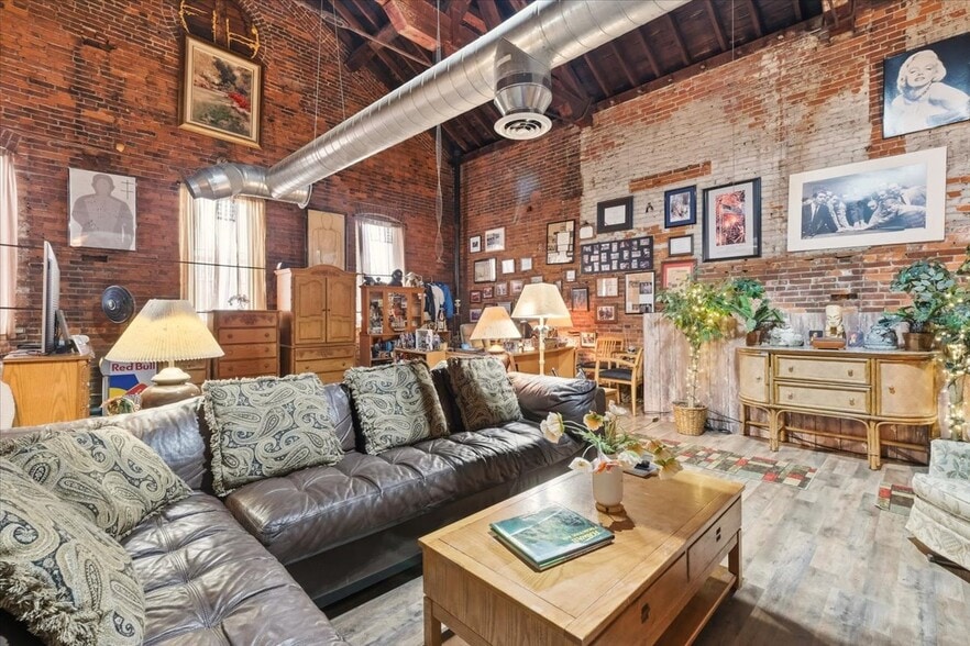 More Photos Of 409 W Gambier St, Mount Vernon Light Manufacturing For Sale