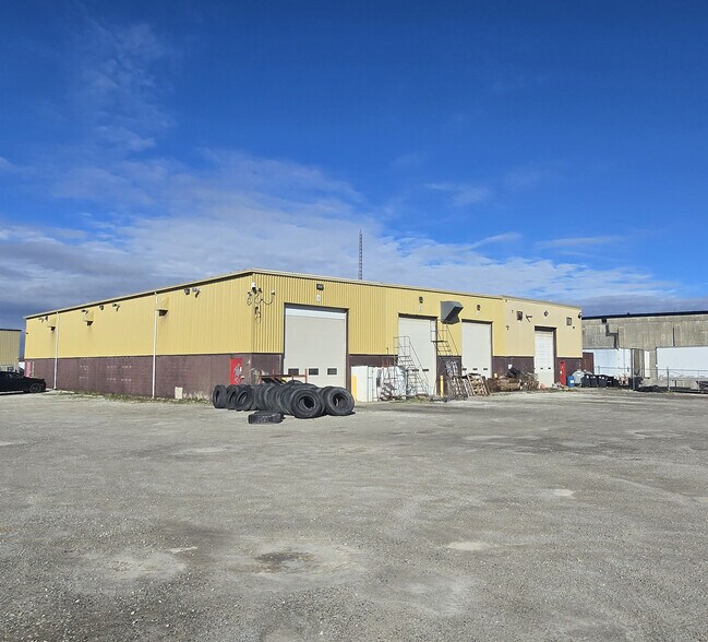 Primary Photo Of 175 Bothwell St, Chatham Truck Terminal For Sale