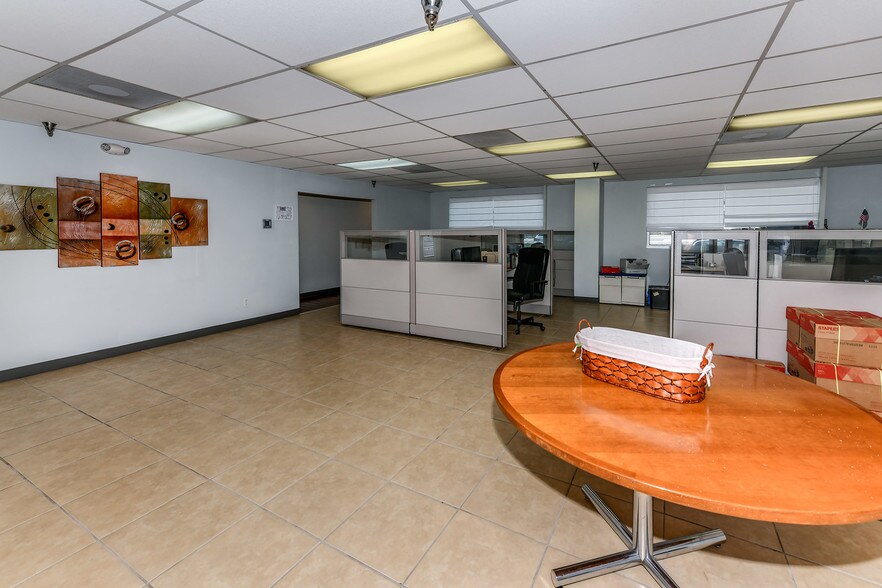More Photos Of 2313 W Violet, Tampa Medical For Lease