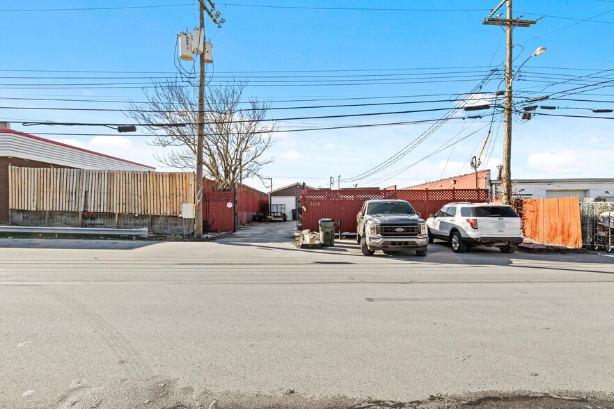 More Photos Of 1415-1419 Leestown Rd, Lexington General Retail For Sale