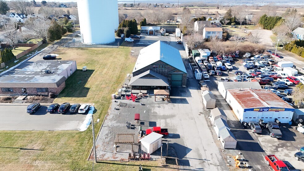 More Photos Of 1960 E Main Rd, Portsmouth Freestanding For Sale