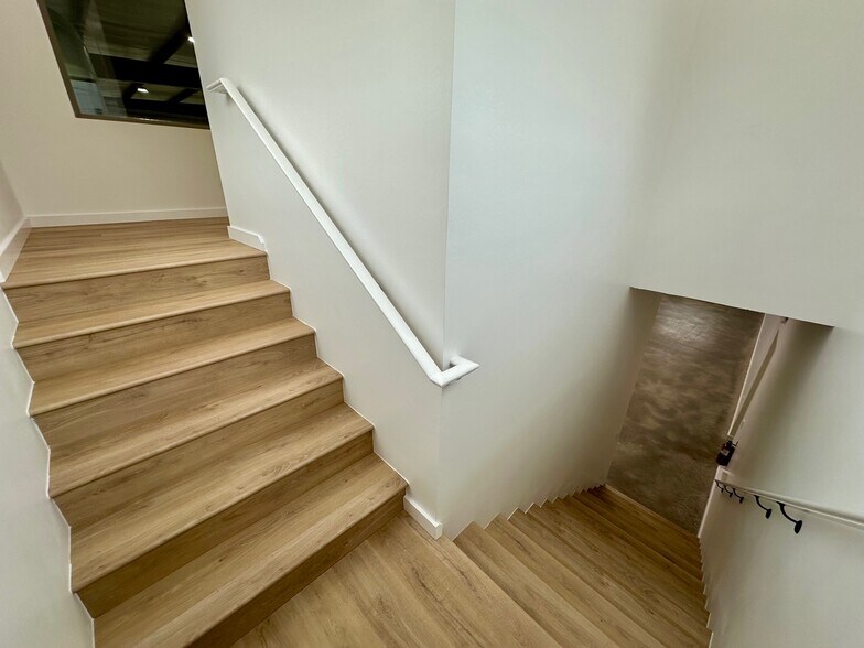 More Photos Of 10020 Darden Hill Rd, Austin Light Distribution For Sale