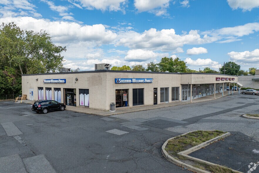 More Photos Of 17-61 River Rd, Fair Lawn Freestanding For Lease