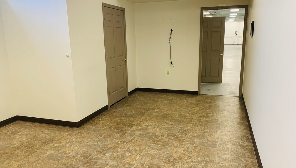 More Photos Of 3541 Stop Eight Rd, Dayton Light Manufacturing For Lease