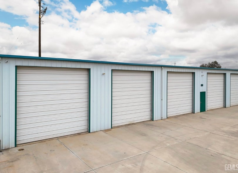 More Photos Of 150 Hayden Ct, Bakersfield Distribution For Sale