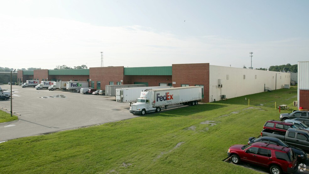 More Photos Of 5901-5921 Thurston Ave, Virginia Beach Warehouse For Lease