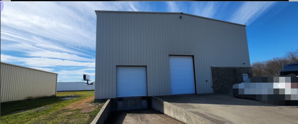 Primary Photo Of 7 Mustang Cir, Forney Showroom For Sale