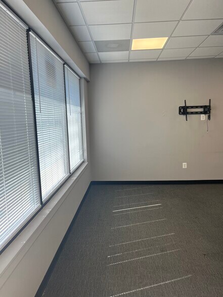More Photos Of 7822-7860 Beechcraft Ave, Gaithersburg Light Manufacturing For Sale
