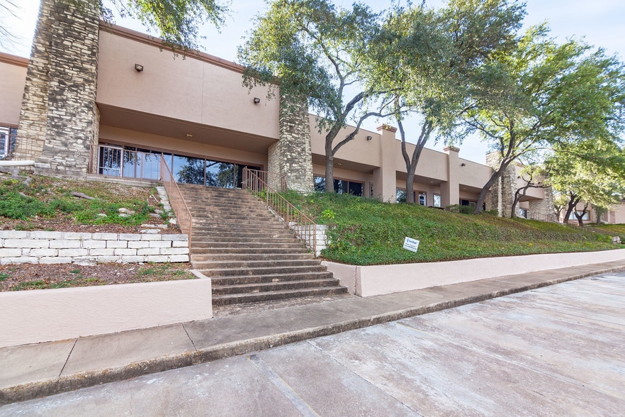 More Photos Of 900 Round Rock Ave, Round Rock Medical For Lease