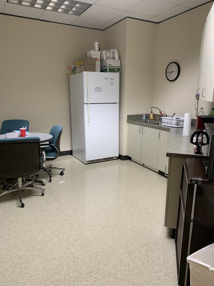 More Photos Of 8545 United Plaza Blvd, Baton Rouge Office For Lease