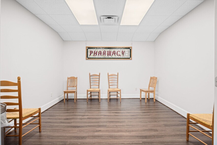 More Photos Of 294 Lee Hwy, Verona General Retail For Lease