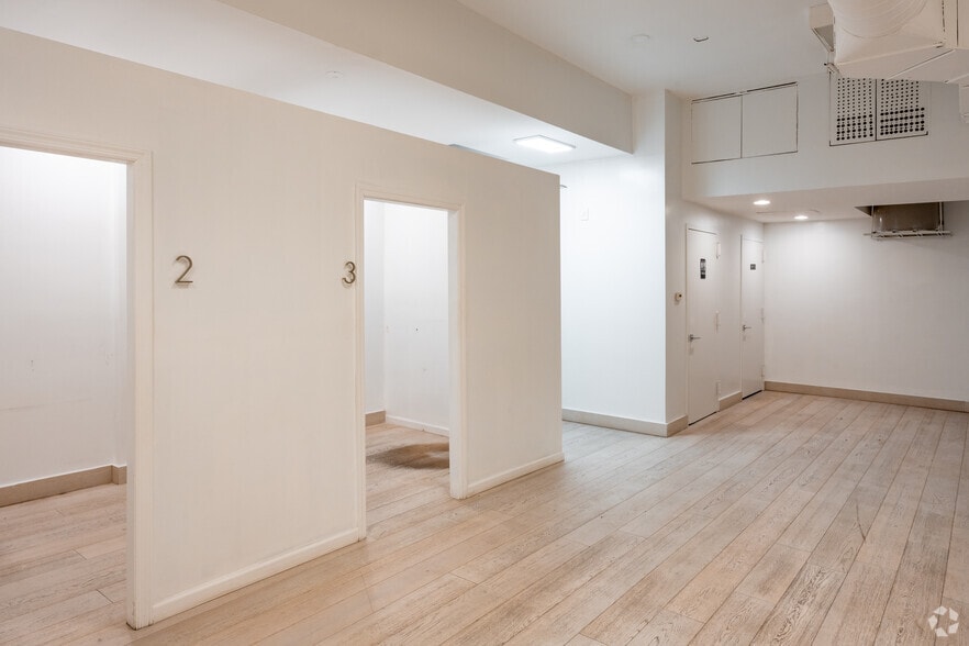 More Photos Of 137 Hudson St, New York Storefront For Lease