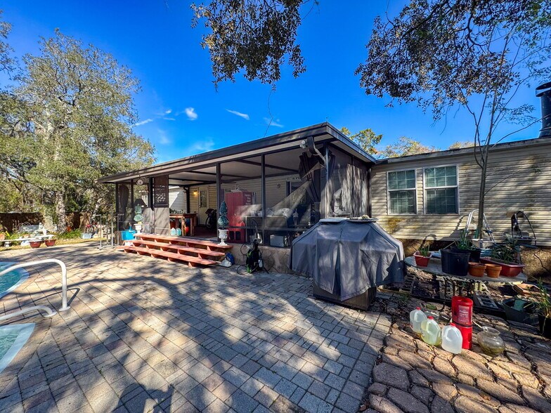 More Photos Of 15525 Shady Hills Rd, Spring Hill Restaurant For Sale