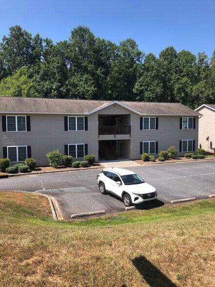 More Photos Of 520 Baird Cove Rd, Franklin Apartments For Sale