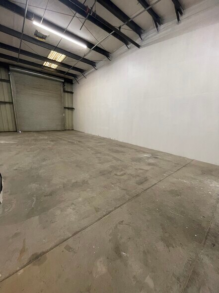 More Photos Of 4091 N Valentine Ave, Fresno Warehouse For Lease