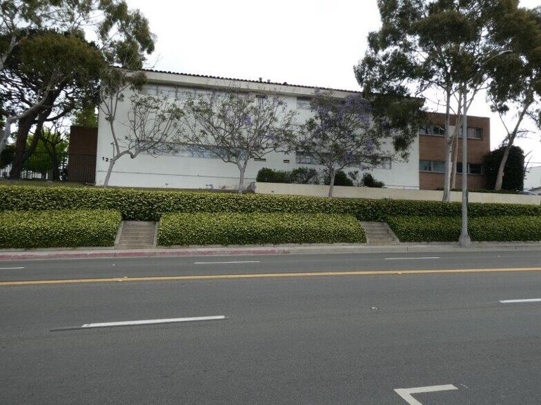 More Photos Of 122-126 N Pacific Coast Hwy, Redondo Beach Schools For Sale